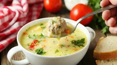 Aromatic Cheese Soup with Meatballs: The Perfect Recipe the Whole Family Will Love